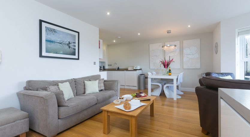 Photo of 2 Four Seasons