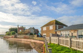 Two Tides Holiday Home