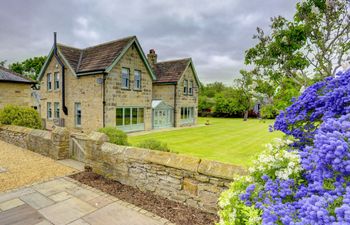 The Farm House Holiday Home