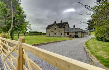 The Farm House Holiday Home
