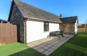 The Old Well Bungalow - Ty Mawr Farm Holiday Home