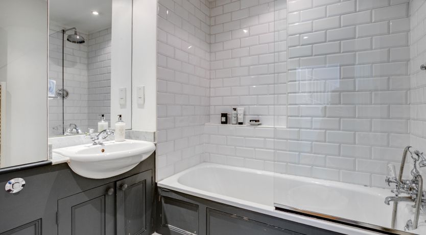 Photo of Crimson & Chestnut