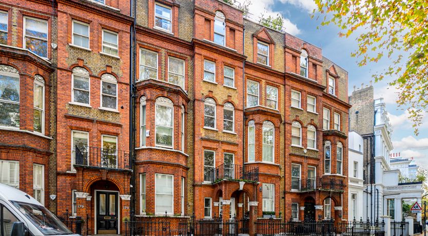 Photo of Crimson & Chestnut