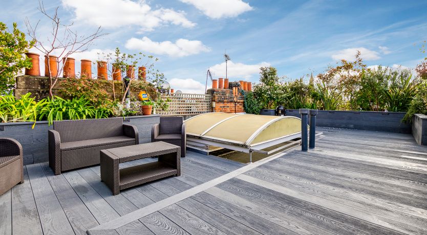 Photo of Crimson & Chestnut