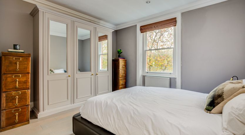 Photo of Crimson & Chestnut