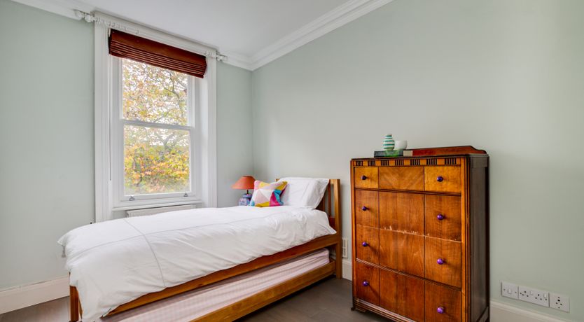 Photo of Crimson & Chestnut