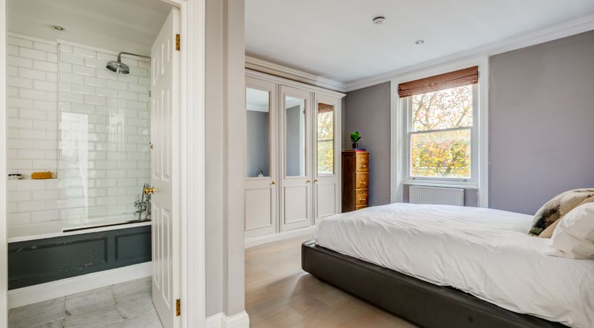 Photo of Crimson & Chestnut