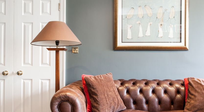 Photo of Crimson & Chestnut