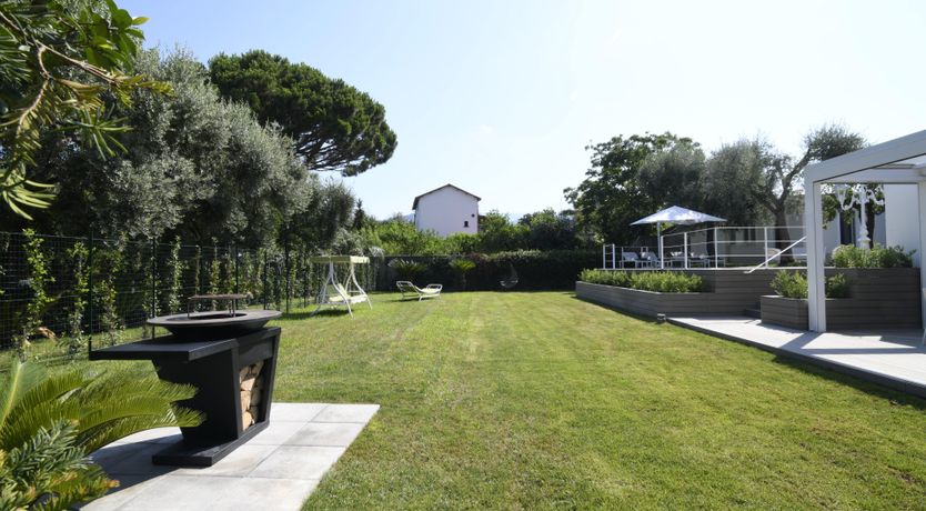 Photo of Paradise Moon