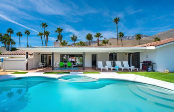 Enchanting Desert Retreat Holiday Home