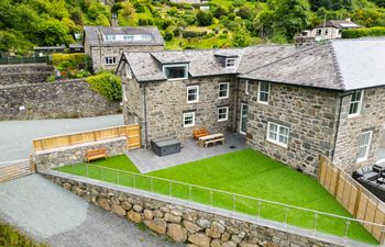 Plas Amherst Holiday Home
