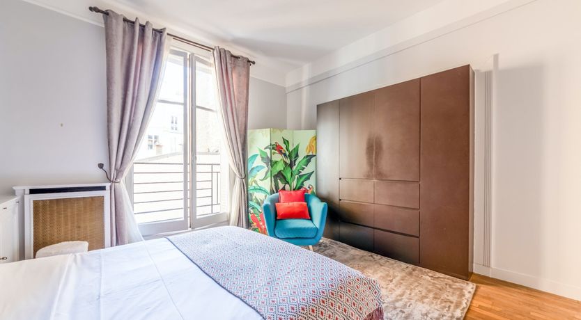 Photo of Elegant Belle Epoque