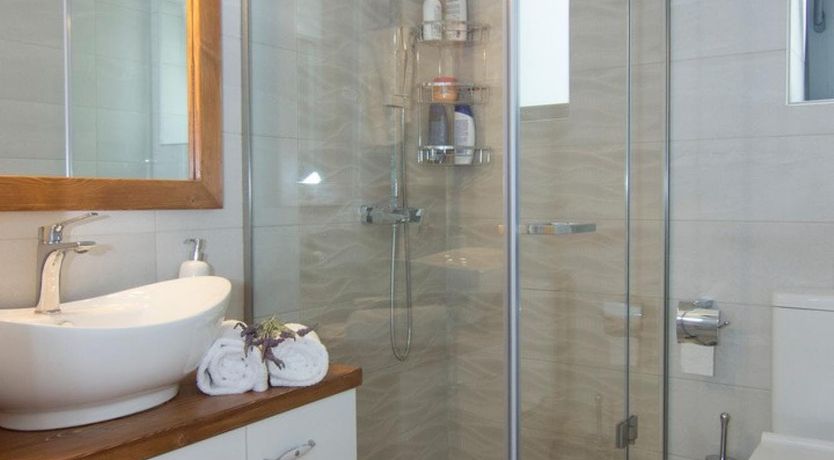 Photo of Apollo & Hera