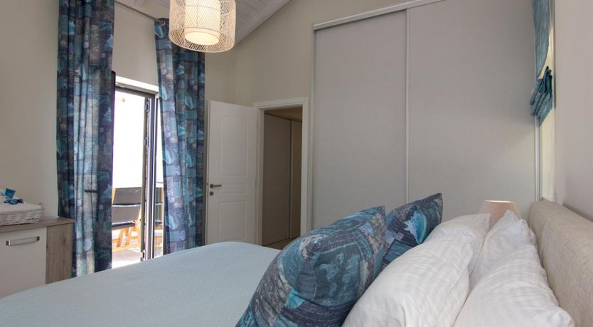 Photo of Apollo & Hera