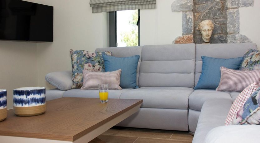 Photo of Apollo & Hera