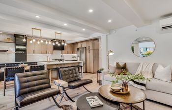 Aspen Modern Holiday Home