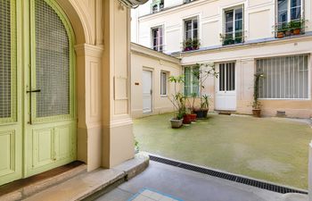 Charming Parisian Hideaway Villa