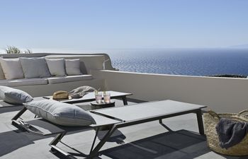 Sunset's Echo Villa
