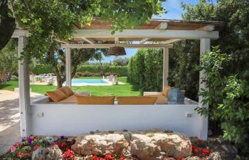 Pergola Picnic Villa