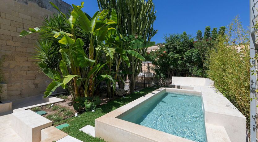 Photo of The Poolside Pearler