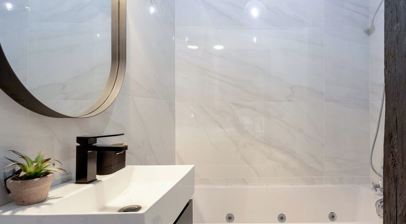 Photo of Granada Gateway