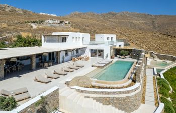 Sun-Soaked Oasis Villa