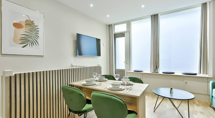 Photo of Parisian Whisper