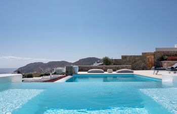 Blue Moon Blossom Villa