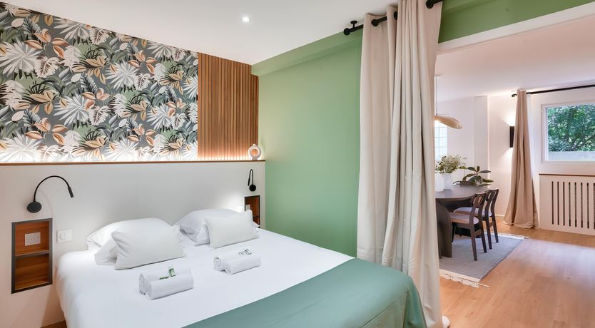 Photo of Eiffel's Echoes