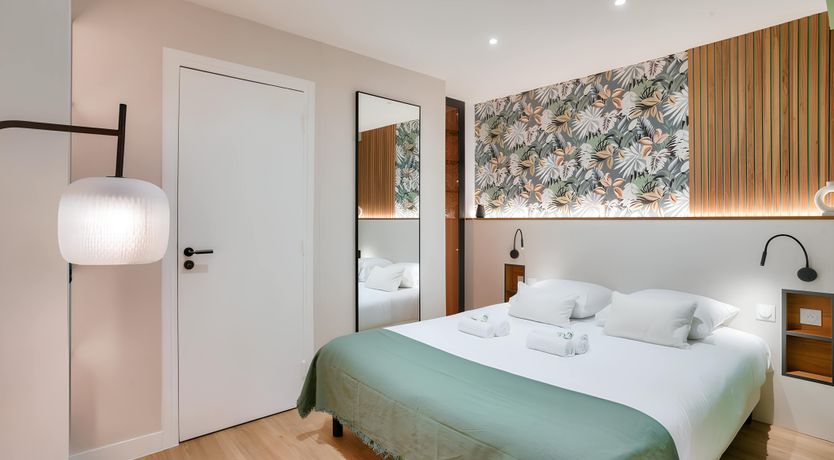 Photo of Eiffel's Echoes