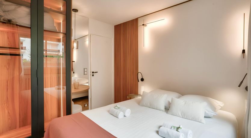 Photo of Eiffel's Echoes