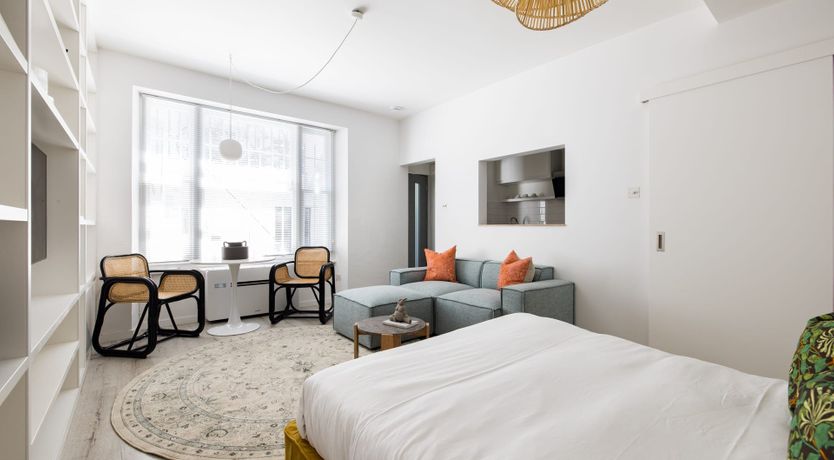 Photo of Petite & Chic