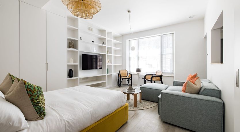 Photo of Petite & Chic