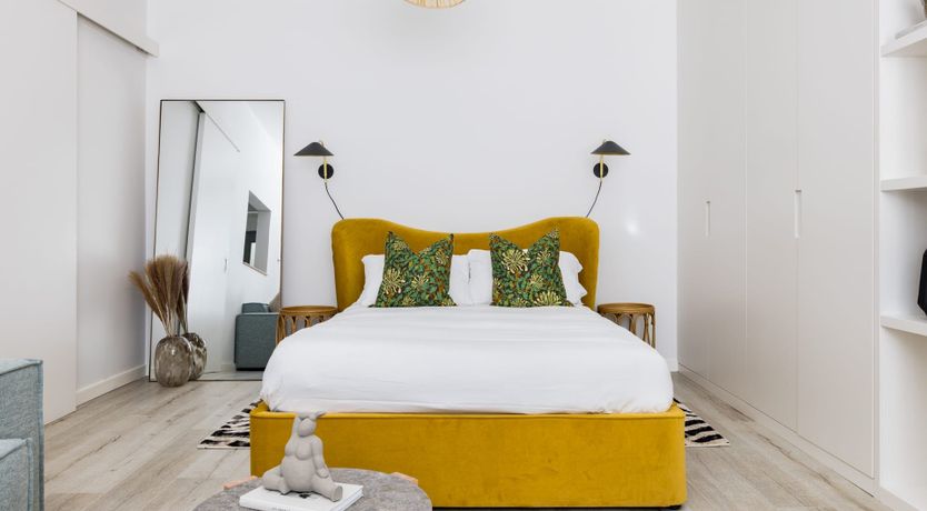 Photo of Petite & Chic