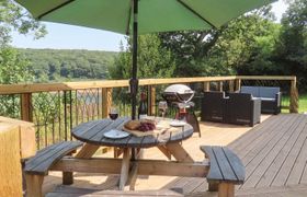 A Lakeside Serenity Holiday Cottage