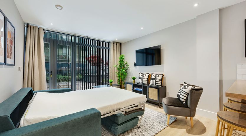 Photo of On Ropewalks Roads