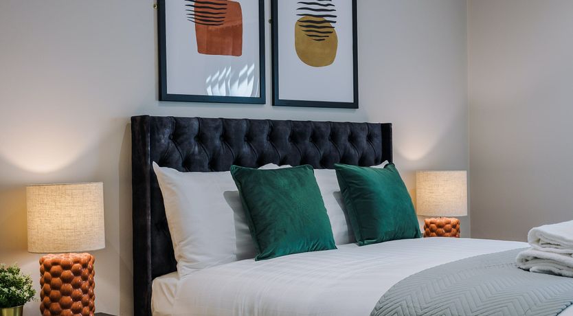 Photo of On Ropewalks Roads