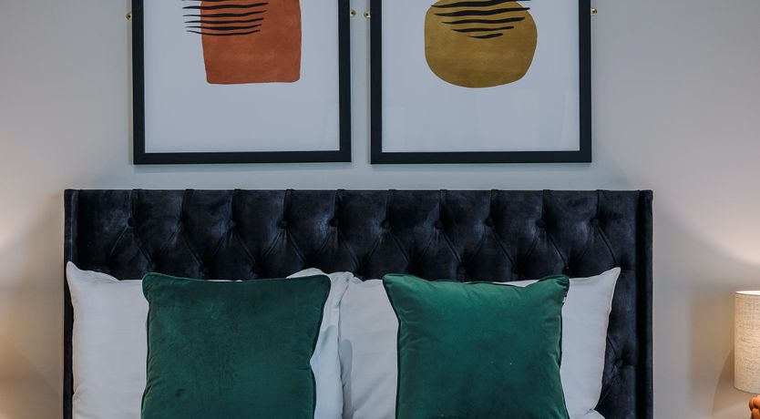 Photo of On Ropewalks Roads