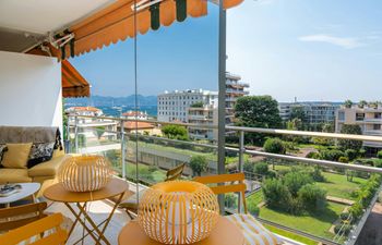 Sunset in Cannes Apartment