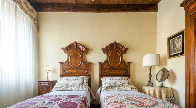 Photo of Queen's Crown