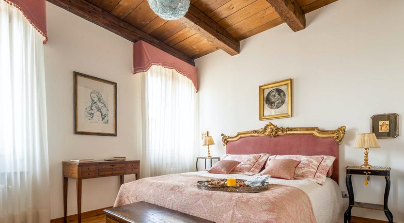 Photo of Queen's Crown