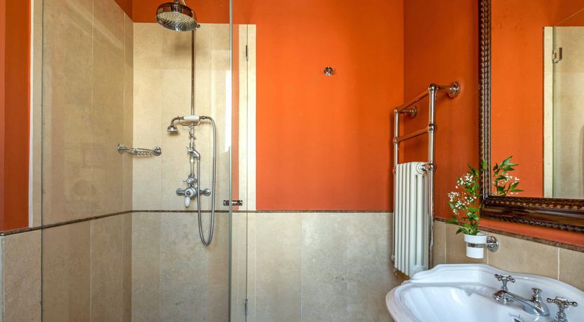 Photo of Queen's Crown