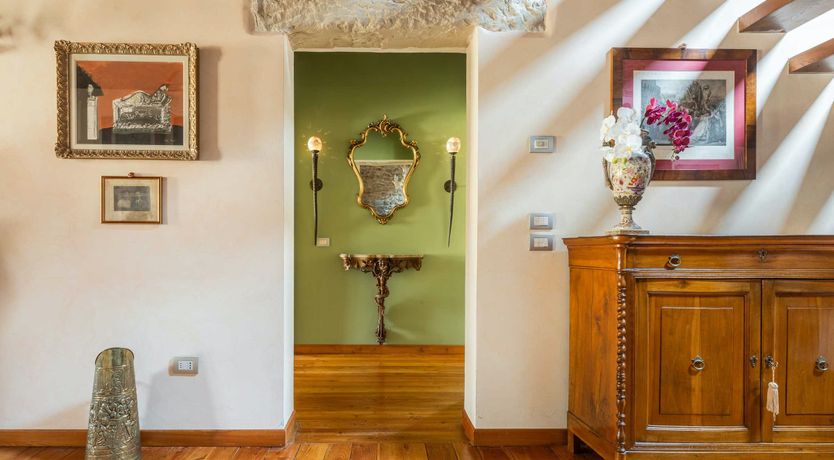 Photo of Queen's Crown