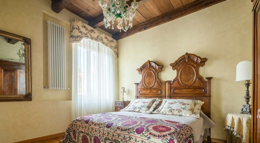 Photo of Queen's Crown