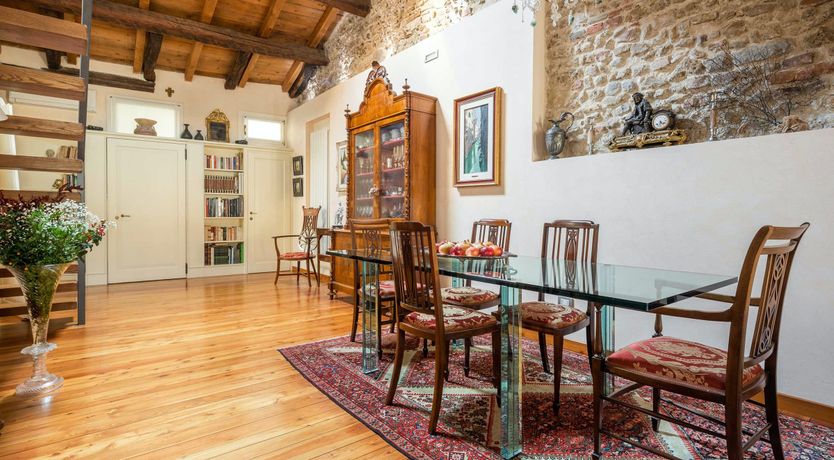 Photo of Queen's Crown