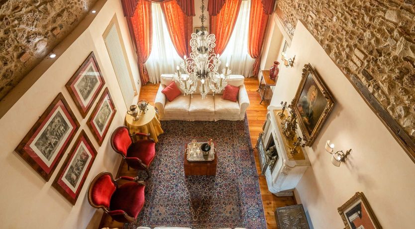 Photo of Queen's Crown