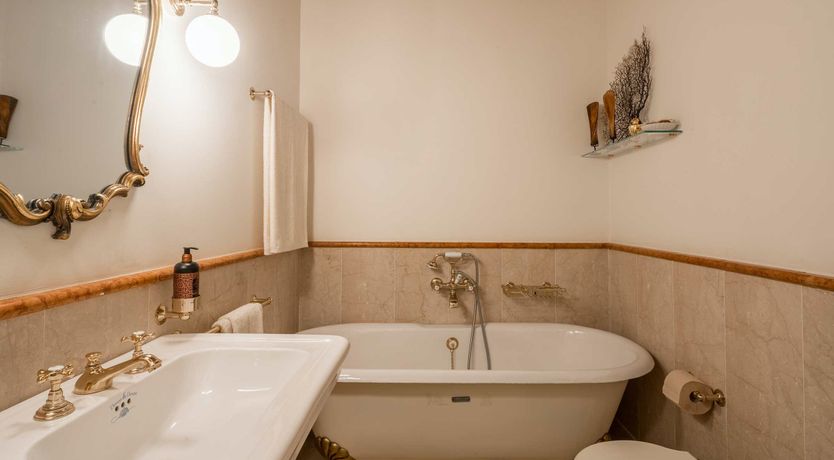 Photo of Queen's Crown