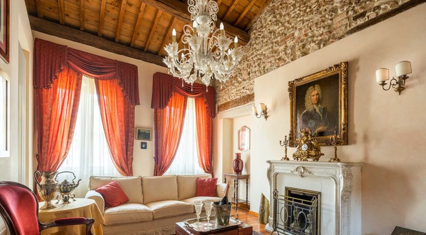 Photo of Queen's Crown