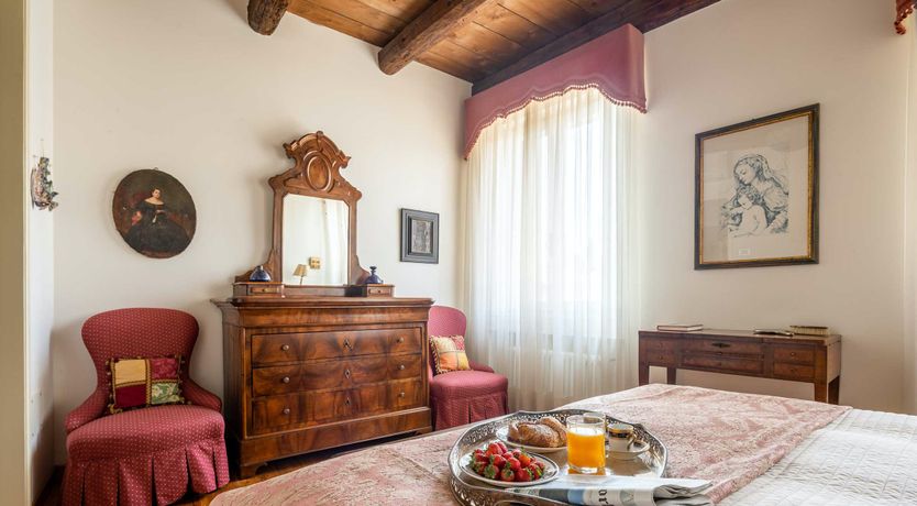 Photo of Queen's Crown