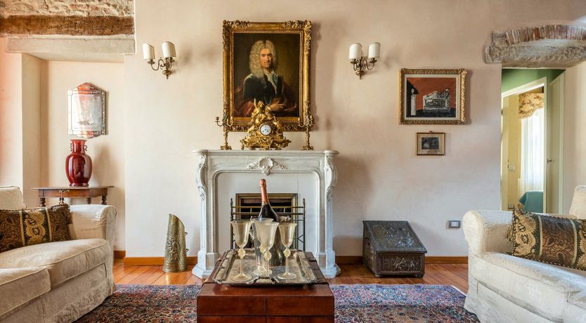 Photo of Queen's Crown